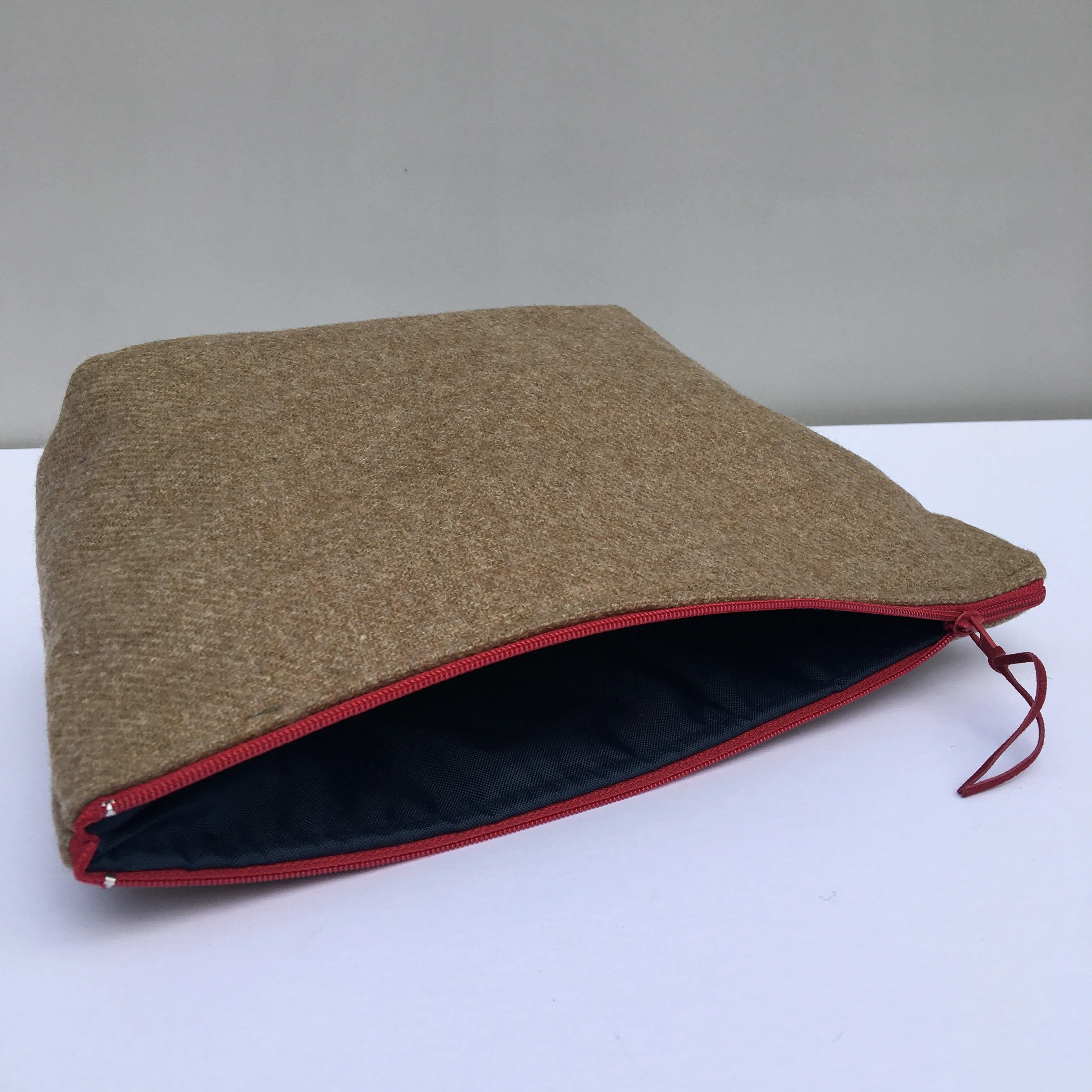AUTUMN Pouch