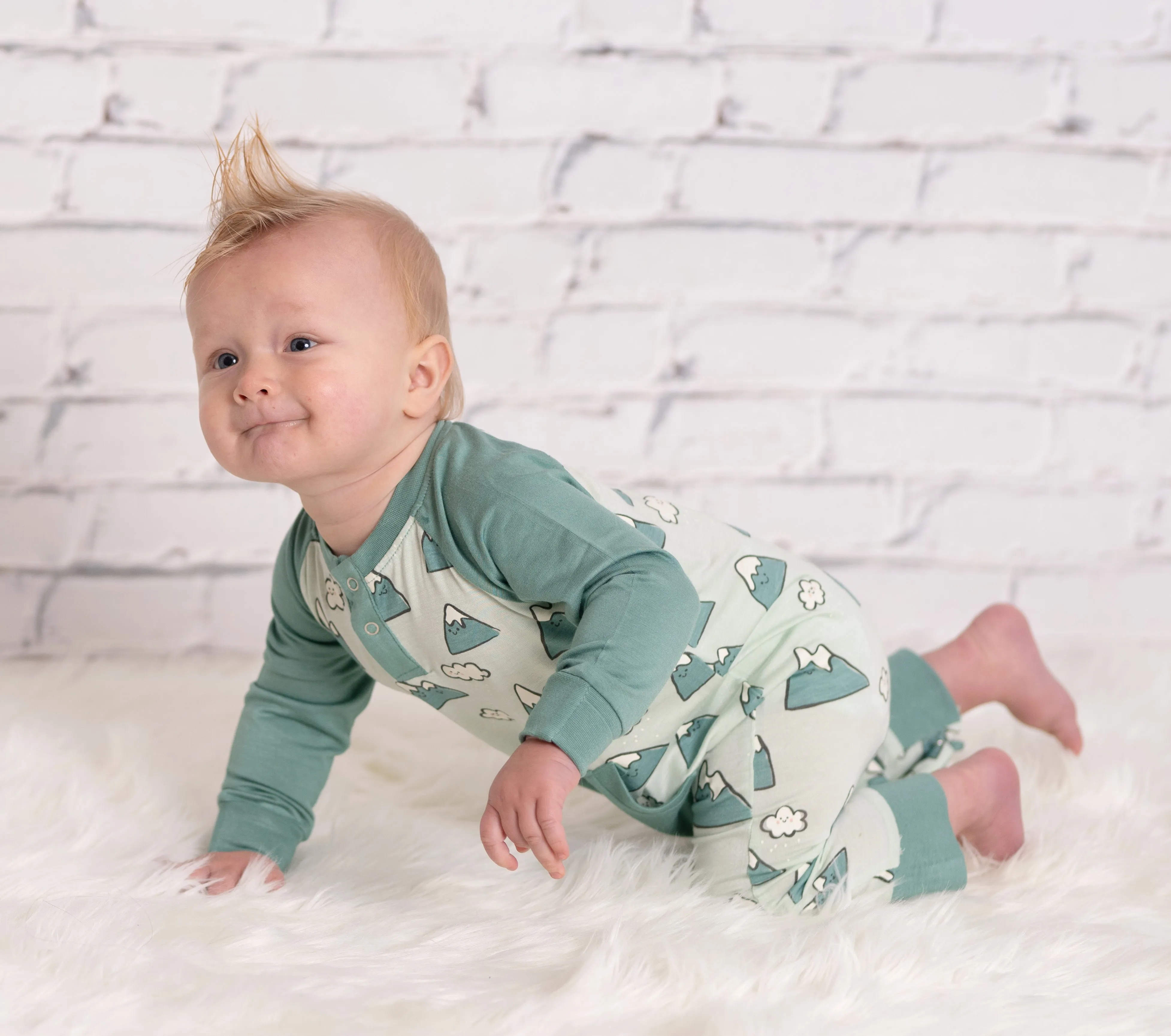 Bamboo Long Sleeve Romper w/Kangaroo Pocket (Snowy Rockies Print)