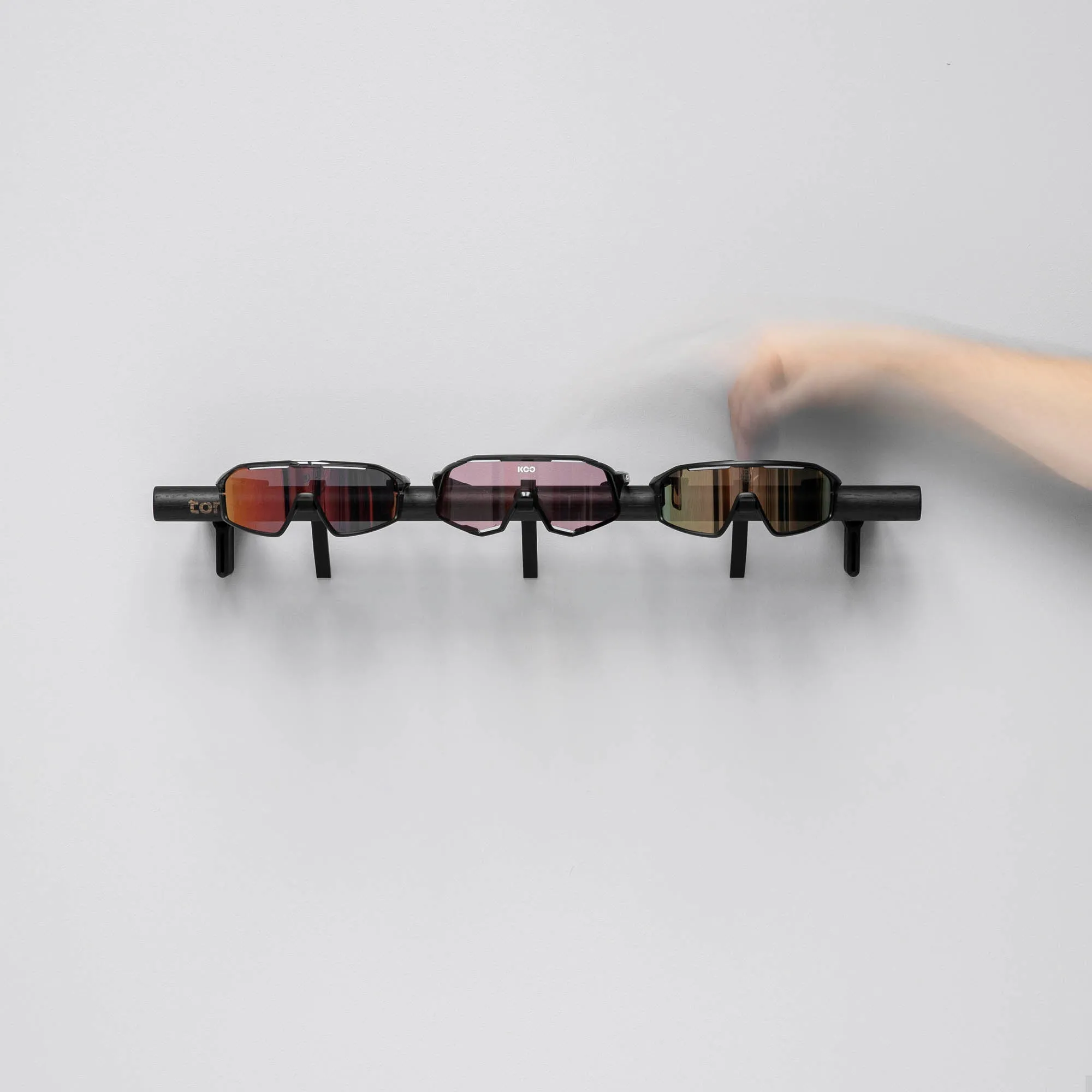 Bar — D . 3x Glasses