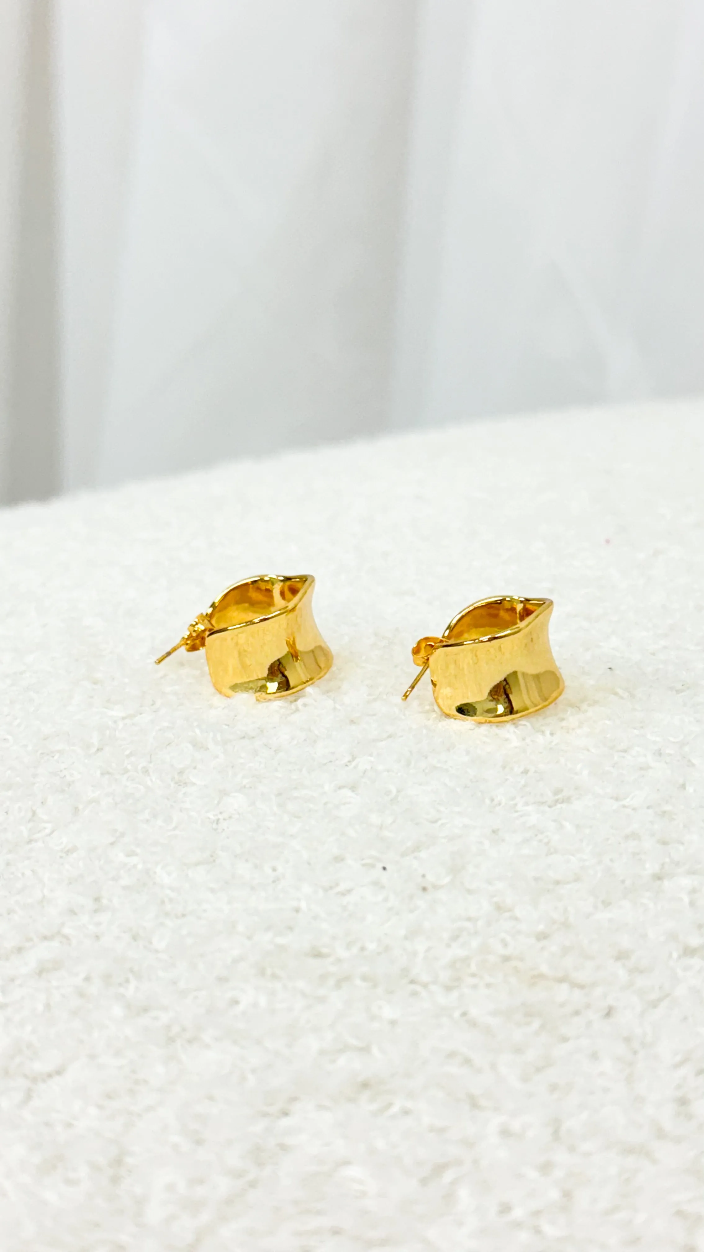 EDDY 18K GOLD PLATED FLAT HOOPS - GOLD
