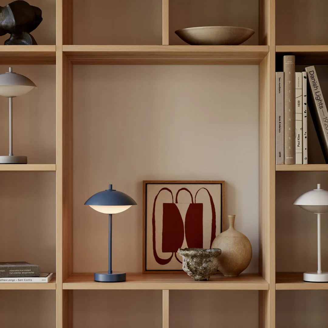 Fritz Hansen Clam bærbar lampe, Nine Grey 