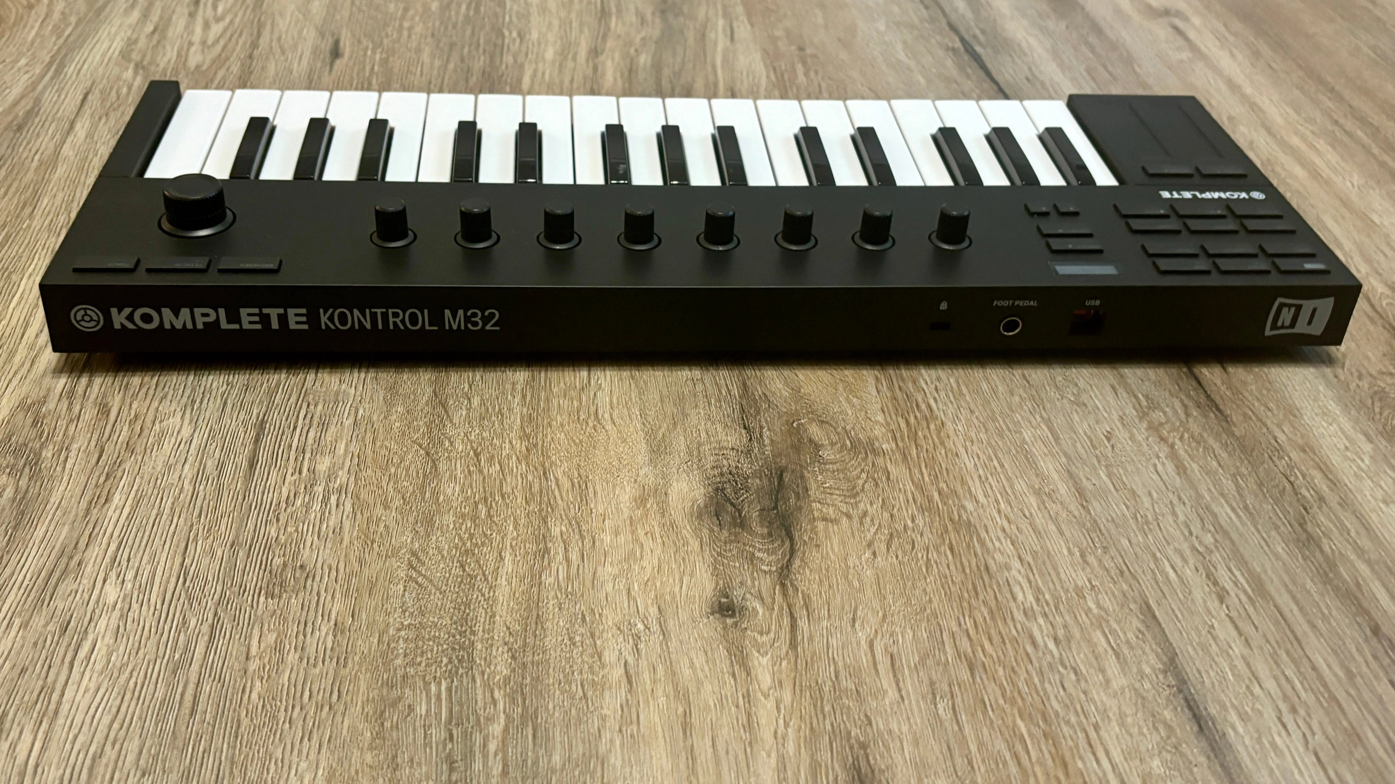 Native Instruments Komplete Kontrol M32 Key Micro Keyboard Controller