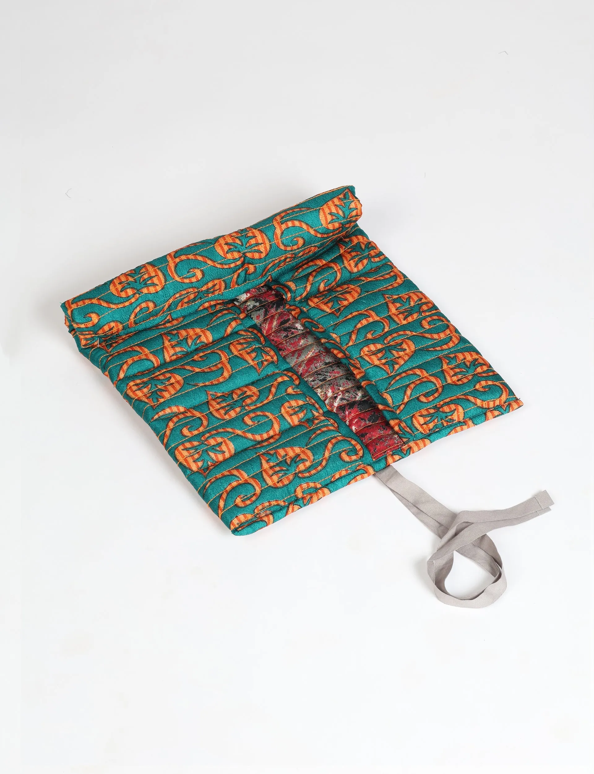 Roll-up organiser