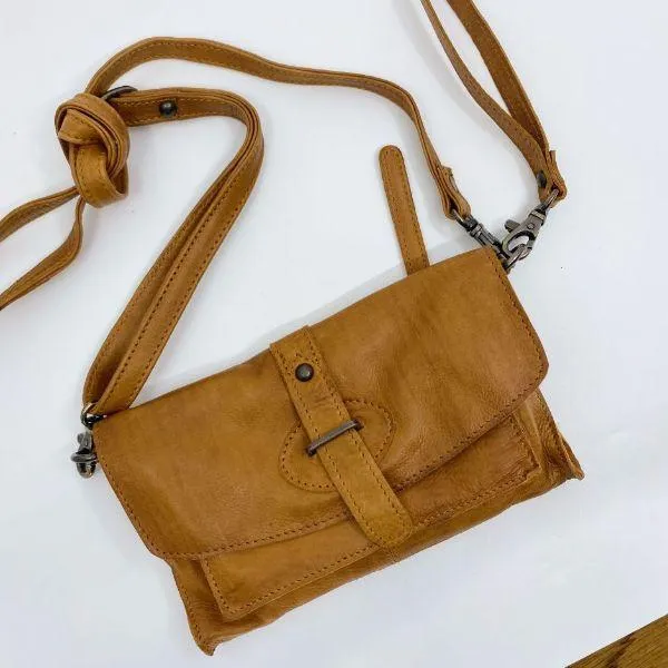 RUGGED HIDE Amelia Clutch - Tan