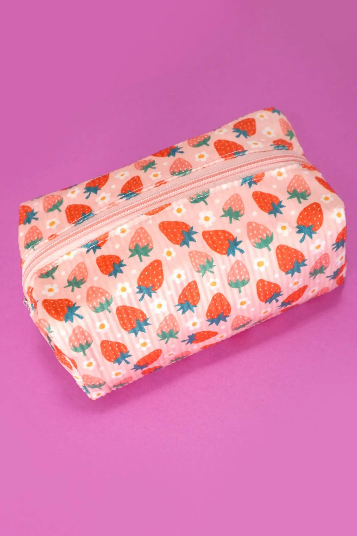 STRAWBERRY WESTERN BOW MAKEUP COSMETIC POUCH BAG | 40P544