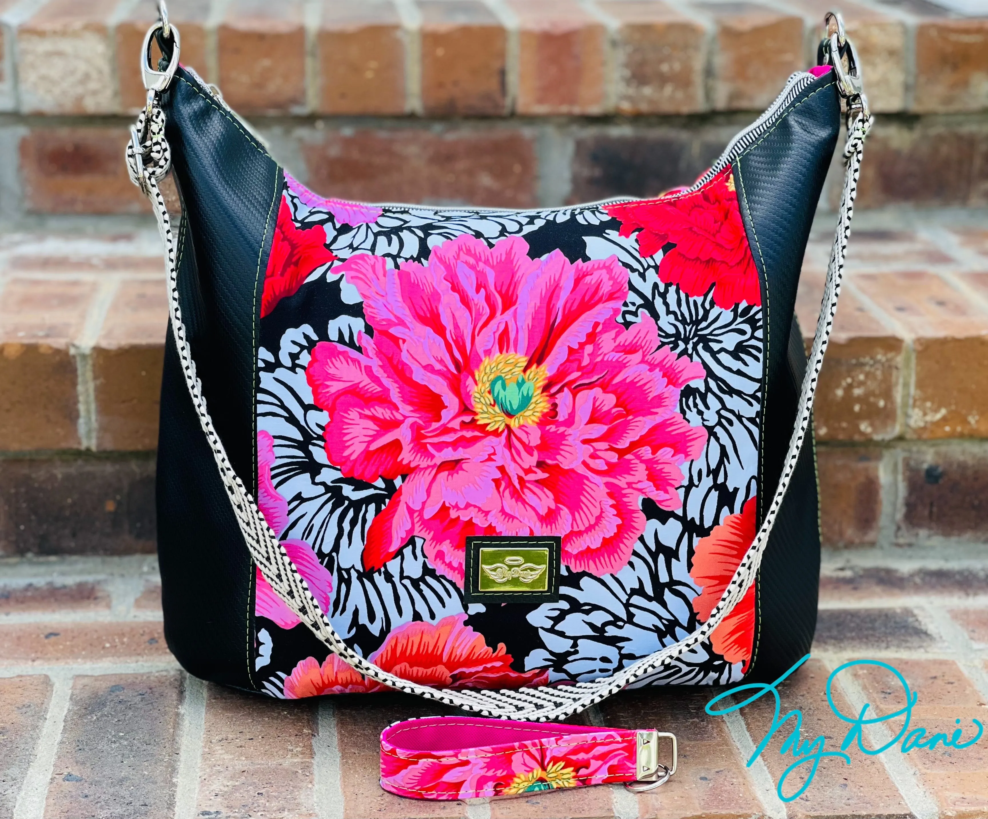 The UNG Hobo Handbag in Hot Pink Floral