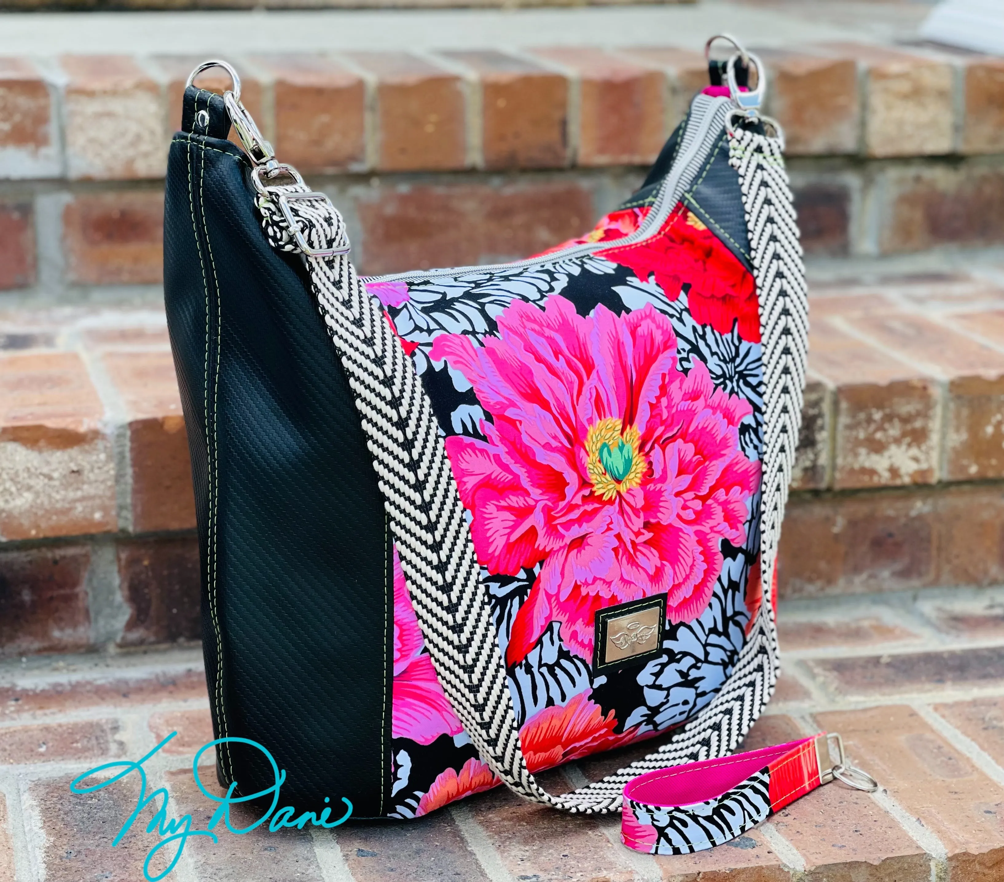 The UNG Hobo Handbag in Hot Pink Floral