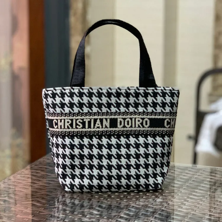 Women's Korean Style Letters Wash Mummy Lunch Cosmetic Bags